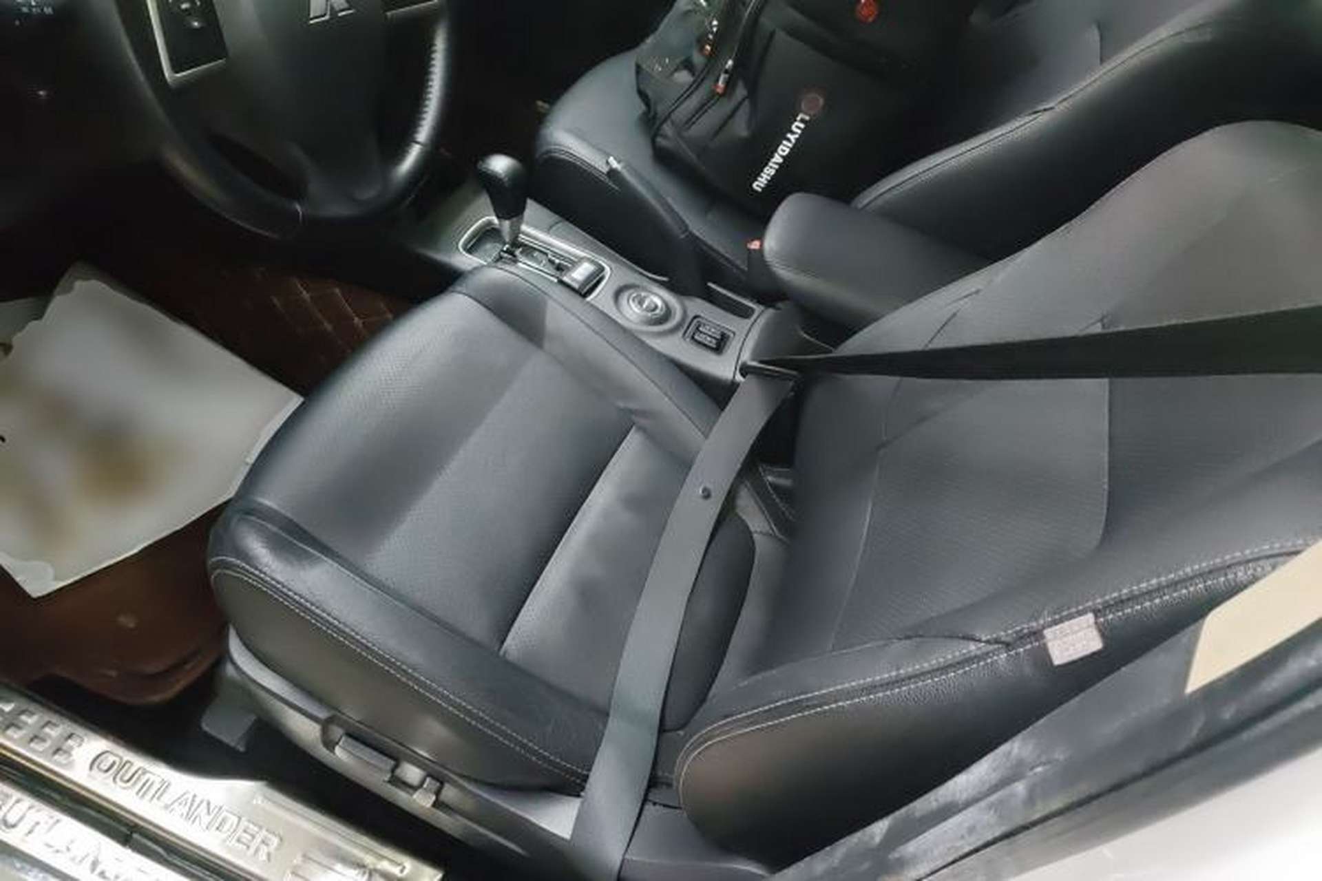 Used Mitsubishi Outlander 2014 2.4L 4x4 Deluxe Value Edition 5 Seats Left Front Seat