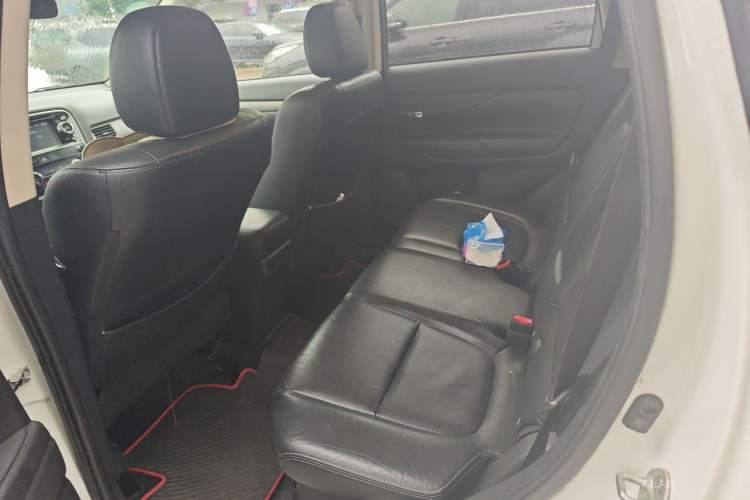 Used Mitsubishi Outlander 2014 2.4L 4x4 Deluxe Value Edition 5 Seats Left Rear Seat