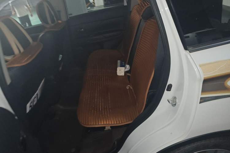 Used Mitsubishi Outlander 2014 2.4L 4x4 Deluxe Value Edition 5 Seats Left Rear Seat