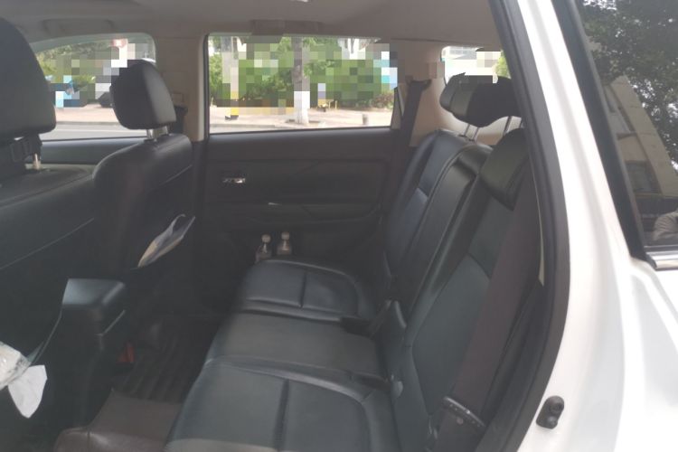 Used Mitsubishi Outlander 2014 2.4L 4x4 Deluxe Value Edition 5 Seats Left Rear Seat