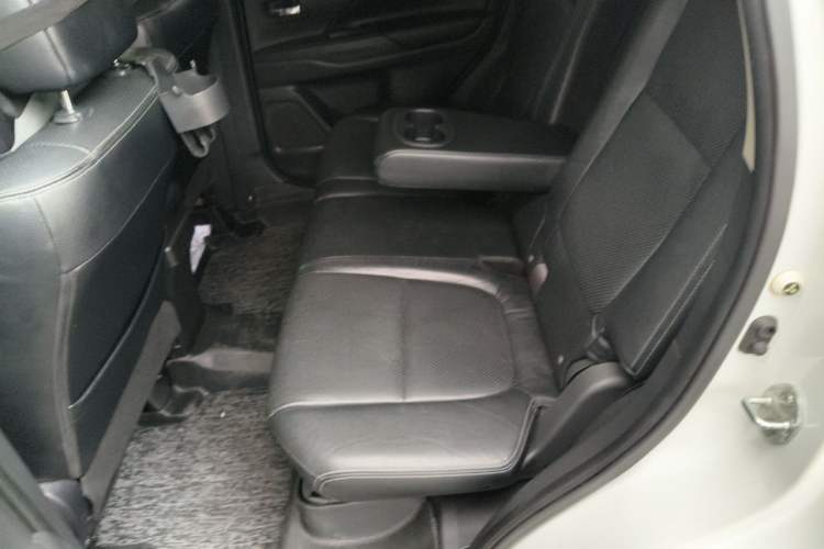 Used Mitsubishi Outlander 2014 2.4L 4x4 Deluxe Value Edition 5 Seats Left Rear Seat