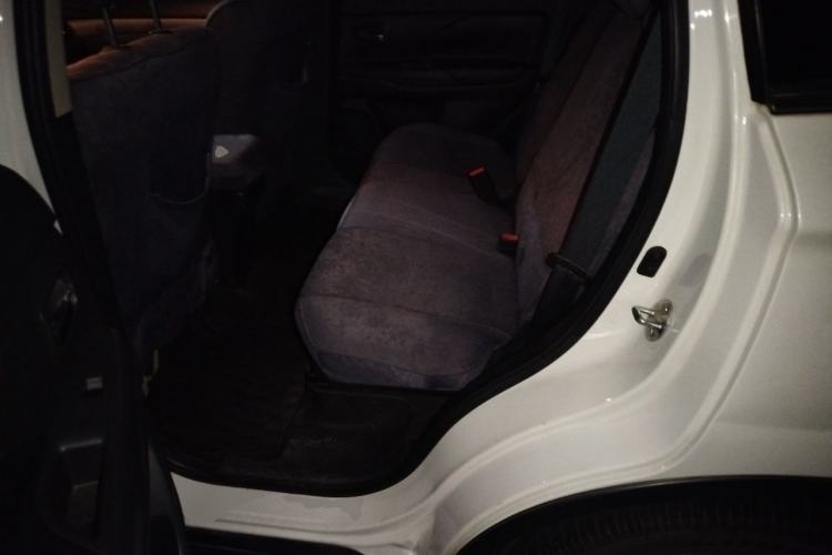 Used Mitsubishi Outlander 2014 2.4L 4x4 Deluxe Value Edition 7 Seats Left Rear Seat