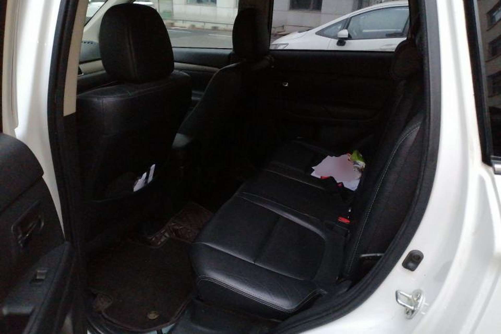 Used Mitsubishi Outlander 2014 2.4L 4x4 Deluxe Value Edition 5 Seats Left Rear Seat