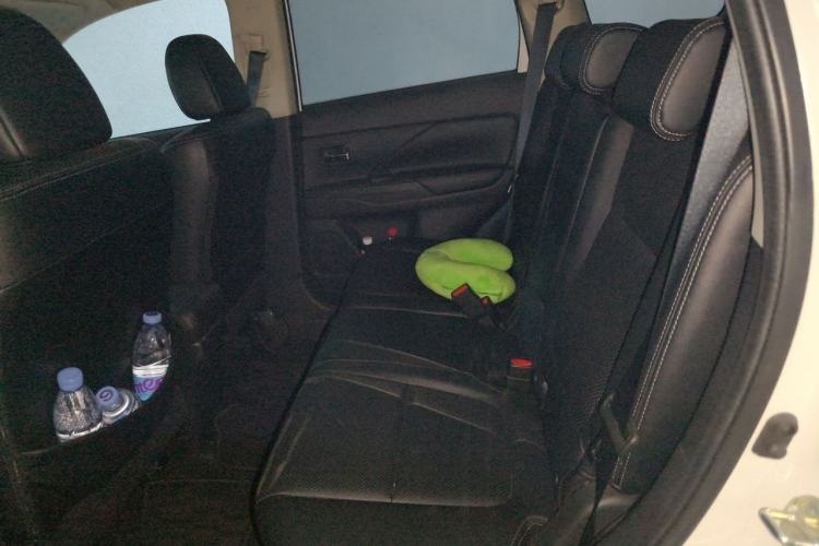 Used Mitsubishi Outlander 2014 2.4L 4x4 Deluxe Value Edition 5 Seats Left Rear Seat