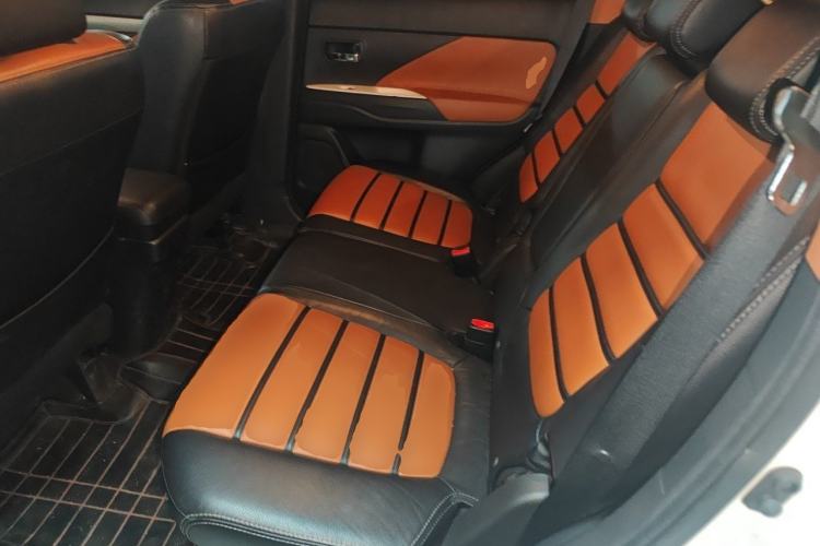 Used Mitsubishi Outlander 2014 2.4L 4x4 Deluxe Value Edition 7 Seats Left Rear Seat