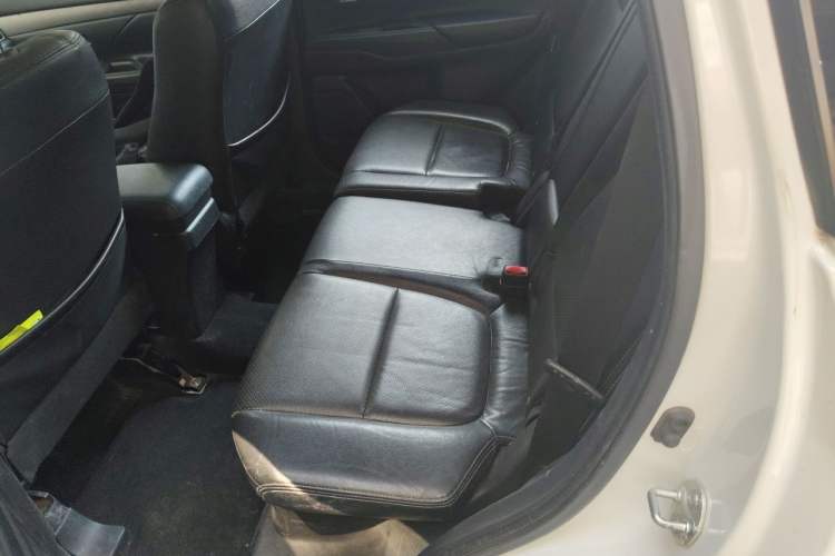 Used Mitsubishi Outlander 2014 2.4L 4x4 Deluxe Value Edition 5 Seats Left Rear Seat