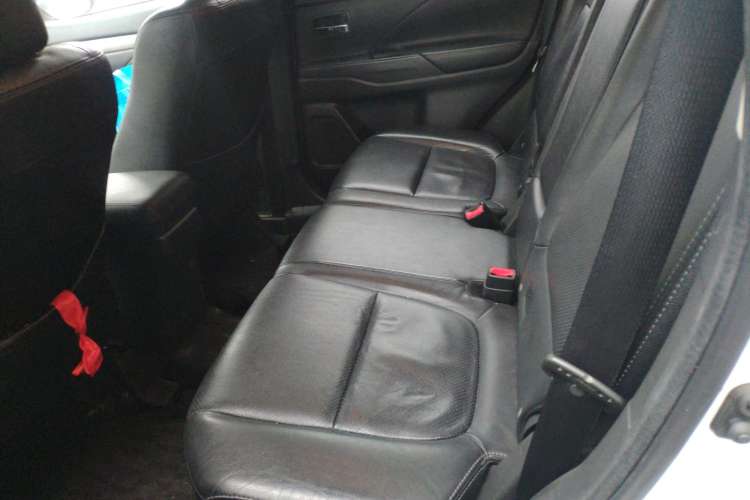 Used Mitsubishi Outlander 2014 2.4L 4x4 Deluxe Value Edition 5 Seats Left Rear Seat