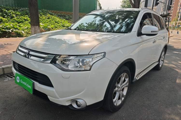 Mitsubishi Outlander 2014 2.4L 4x4 Deluxe Value Edition 7 Seats usata Guazi used car, China used car export, Used car for sale, Used cars, Cheapest cars for sale