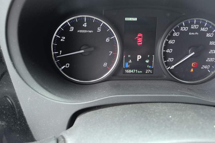 Used Mitsubishi Outlander 2014 2.4L 4x4 Deluxe Value Edition 5 Seats Odometer Close Up
