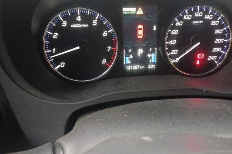 Used Mitsubishi Outlander 2014 2.4L 4x4 Deluxe Value Edition 5 Seats Odometer Close Up
