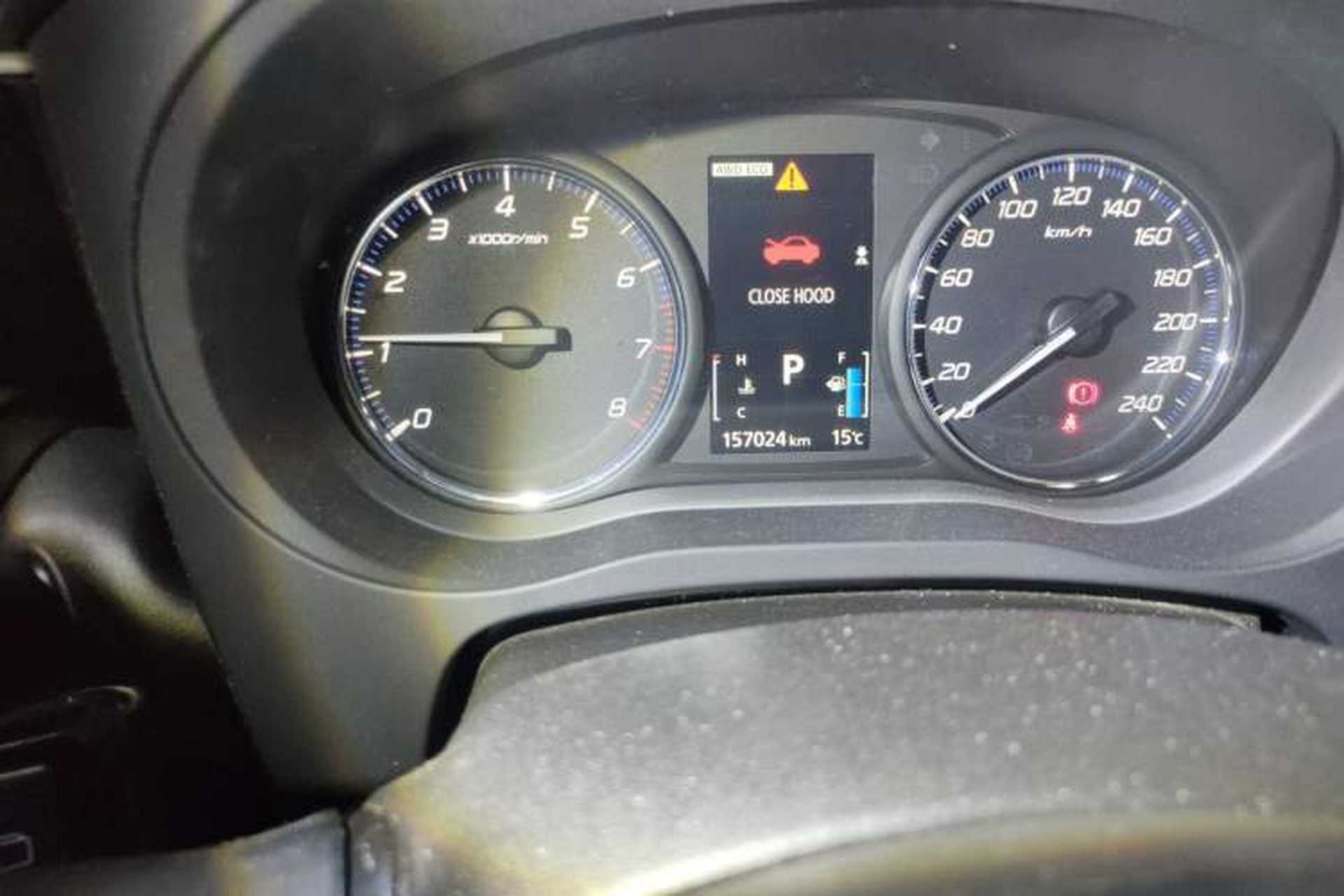 Used Mitsubishi Outlander 2014 2.4L 4x4 Deluxe Value Edition 7 Seats Odometer Close Up