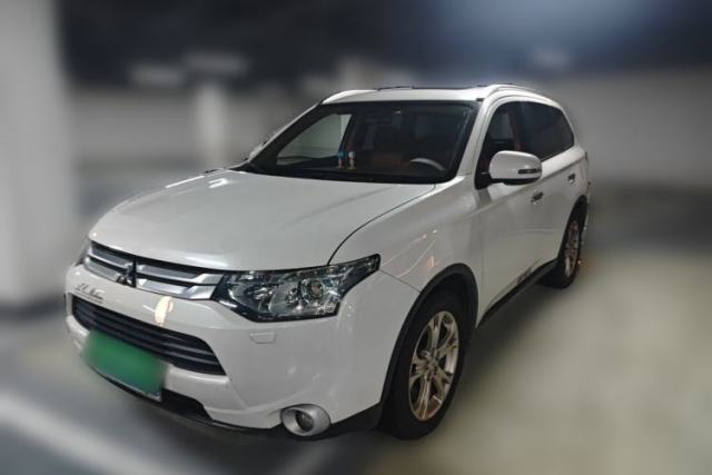 Used Mitsubishi Outlander 2014 2.4L 4x4 Deluxe Value Edition 7 Seats