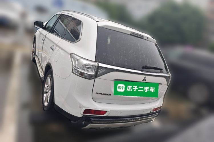 Used Mitsubishi Outlander 2014 2.4L 4x4 Deluxe Value Edition 5 Seats Rear