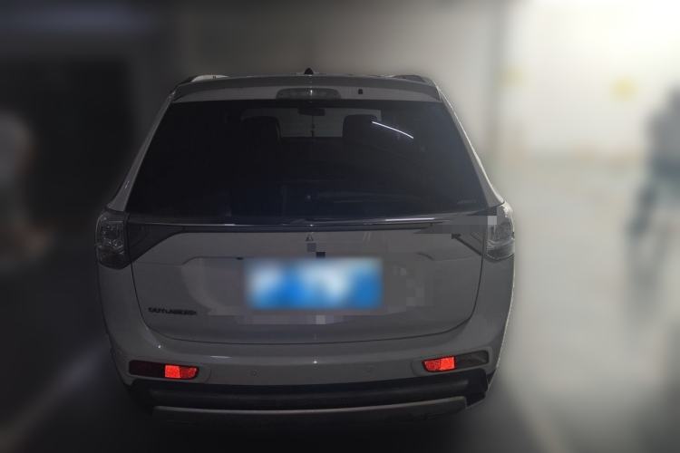 Used Mitsubishi Outlander 2014 2.4L 4x4 Deluxe Value Edition 5 Seats Rear