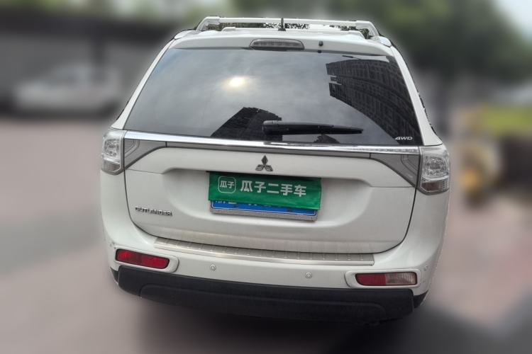 Used Mitsubishi Outlander 2014 2.4L 4x4 Deluxe Value Edition 5 Seats Rear