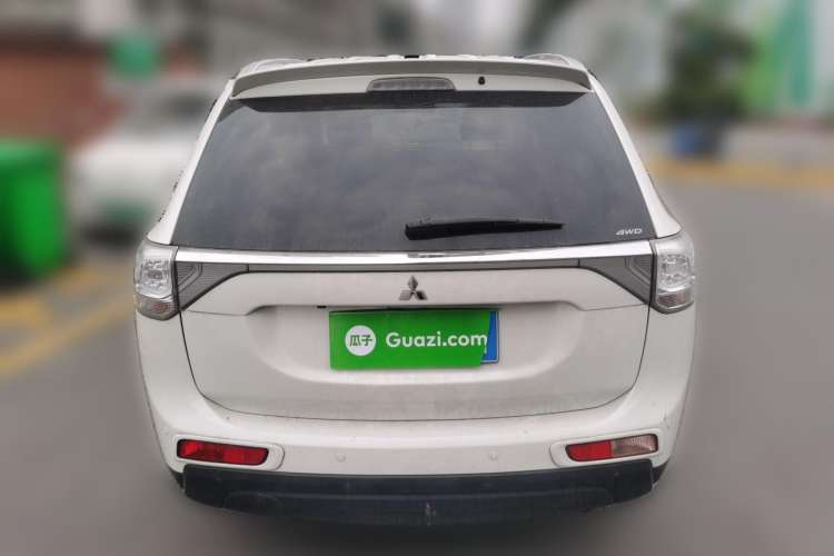 Used Mitsubishi Outlander 2014 2.4L 4x4 Deluxe Value Edition 5 Seats Rear