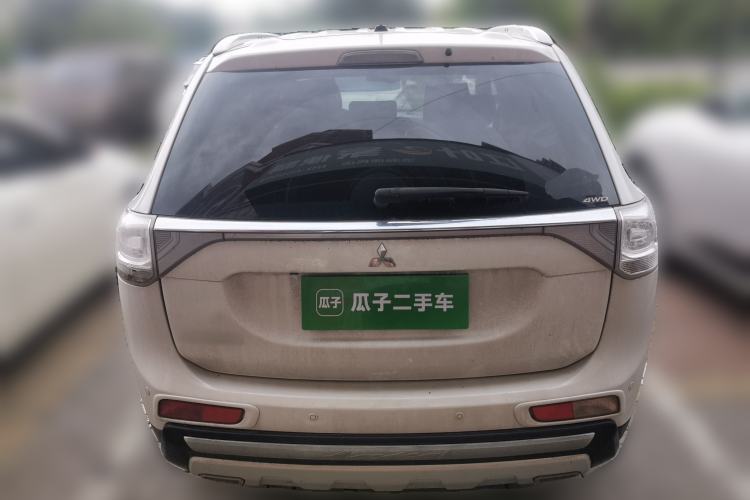 Used Mitsubishi Outlander 2014 2.4L 4x4 Deluxe Value Edition 5 Seats Rear