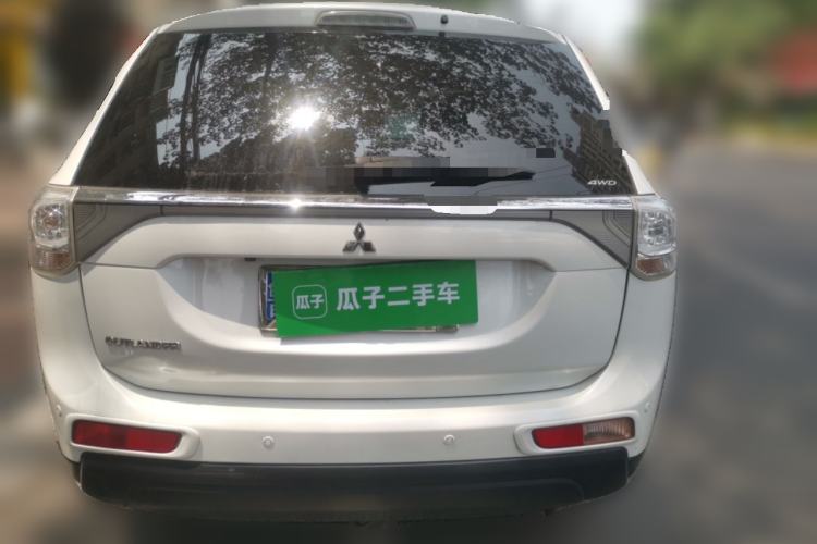 Used Mitsubishi Outlander 2014 2.4L 4x4 Deluxe Value Edition 5 Seats Rear