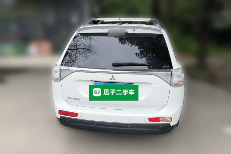 Used Mitsubishi Outlander 2014 2.4L 4x4 Deluxe Value Edition 5 Seats Rear