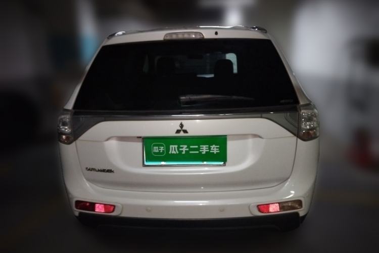 Used Mitsubishi Outlander 2014 2.4L 4x4 Deluxe Value Edition 7 Seats Rear