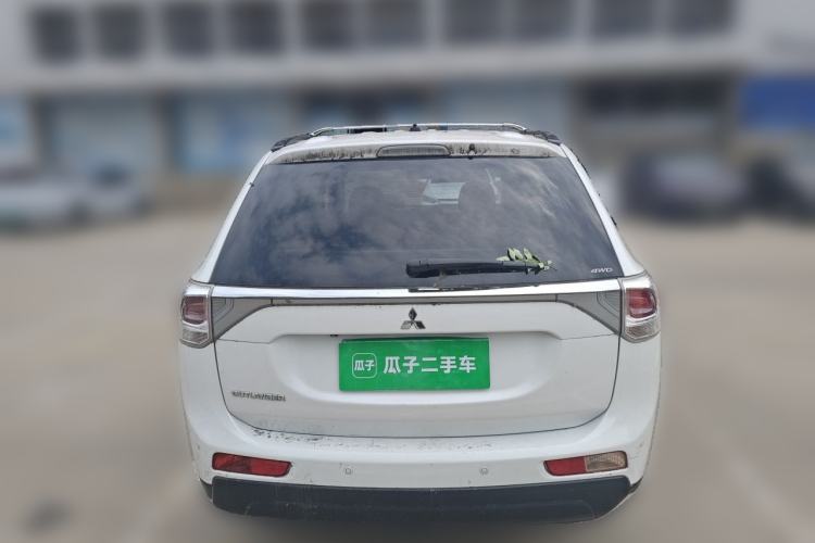 Used Mitsubishi Outlander 2014 2.4L 4x4 Deluxe Value Edition 5 Seats Rear