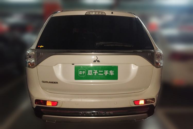 Used Mitsubishi Outlander 2014 2.4L 4x4 Deluxe Value Edition 5 Seats Rear