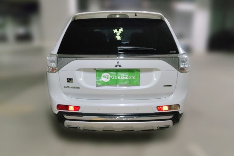 Used Mitsubishi Outlander 2014 2.4L 4x4 Deluxe Value Edition 5 Seats Rear