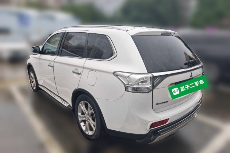 Used Mitsubishi Outlander 2014 2.4L 4x4 Deluxe Value Edition 5 Seats Rear Left 45 Deg