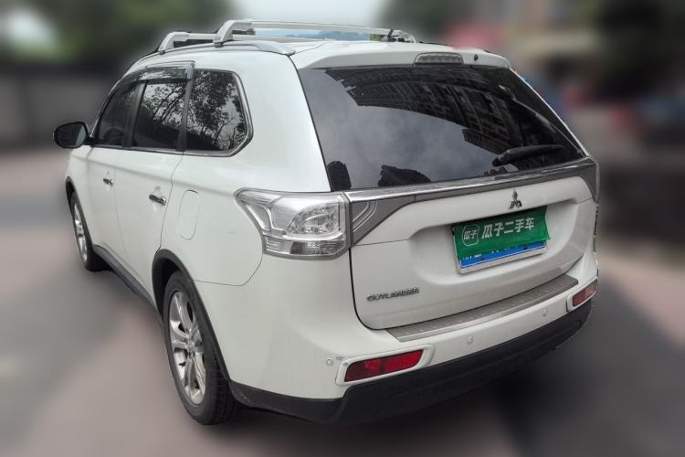 Used Mitsubishi Outlander 2014 2.4L 4x4 Deluxe Value Edition 5 Seats Rear Left 45 Deg