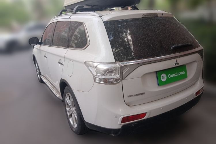 Used Mitsubishi Outlander 2014 2.4L 4x4 Deluxe Value Edition 5 Seats Rear Left 45 Deg