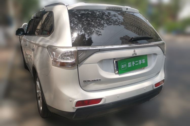 Used Mitsubishi Outlander 2014 2.4L 4x4 Deluxe Value Edition 5 Seats Rear Left 45 Deg