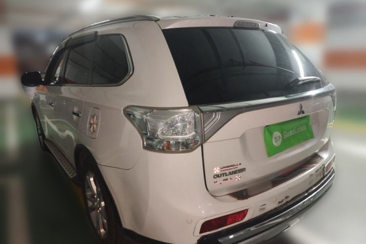 Used Mitsubishi Outlander 2014 2.4L 4x4 Deluxe Value Edition 5 Seats Rear Left 45 Deg