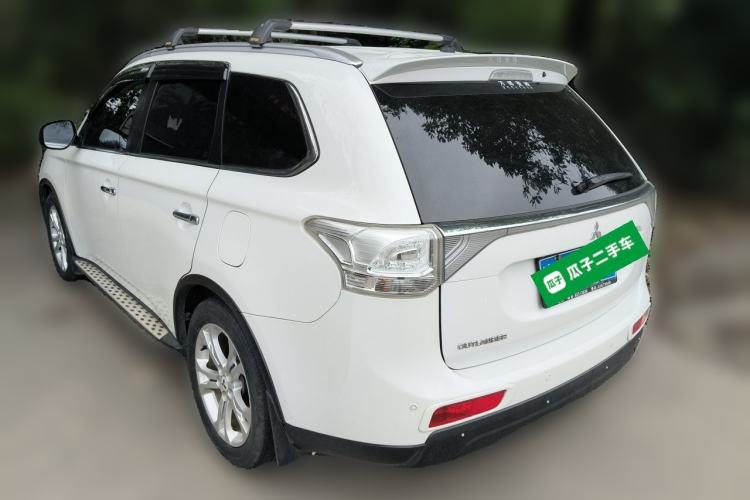 Used Mitsubishi Outlander 2014 2.4L 4x4 Deluxe Value Edition 5 Seats Rear Left 45 Deg