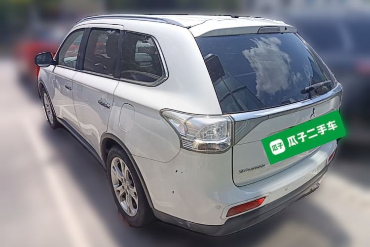 Used Mitsubishi Outlander 2014 2.4L 4x4 Deluxe Value Edition 5 Seats Rear Left 45 Deg