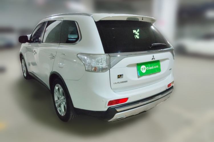 Used Mitsubishi Outlander 2014 2.4L 4x4 Deluxe Value Edition 5 Seats Rear Left 45 Deg