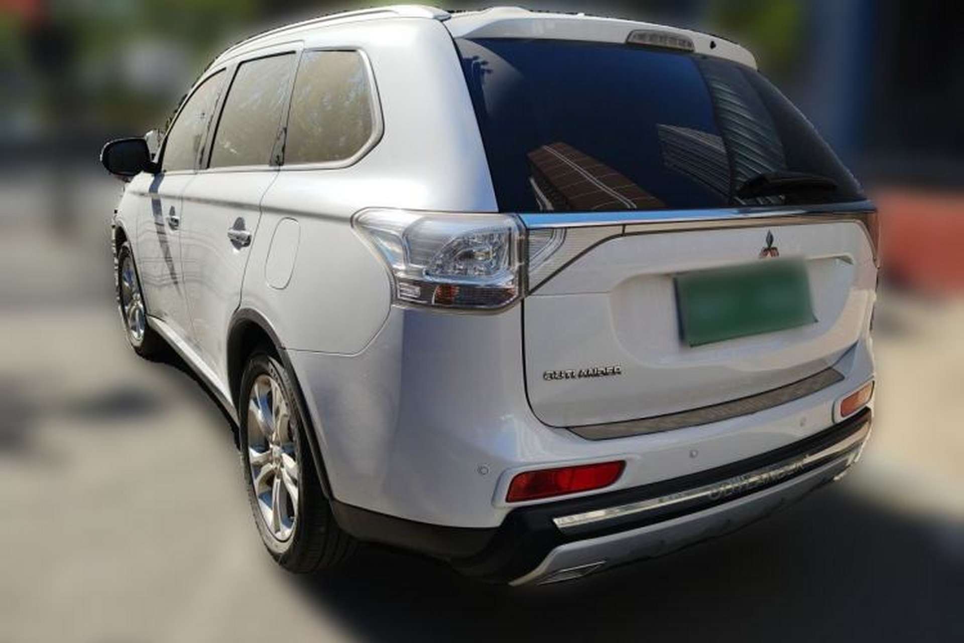 Used Mitsubishi Outlander 2014 2.4L 4x4 Deluxe Value Edition 5 Seats Rear Left 45 Deg