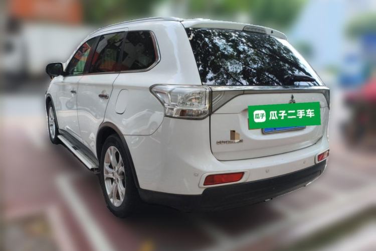 Used Mitsubishi Outlander 2014 2.4L 4x4 Deluxe Value Edition 5 Seats Rear Left 45 Deg