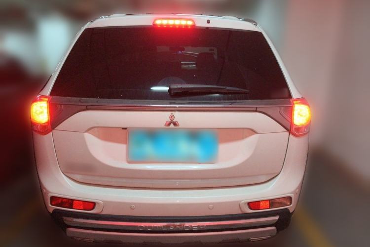 Used Mitsubishi Outlander 2014 2.4L 4x4 Deluxe Value Edition 5 Seats Rear