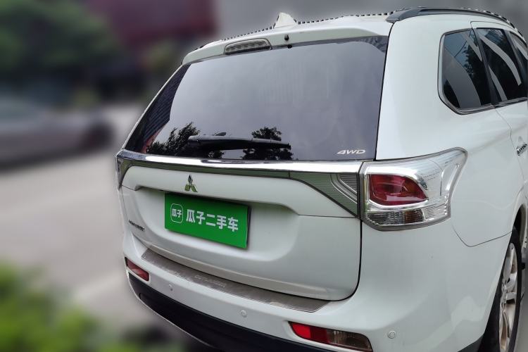 Used Mitsubishi Outlander 2014 2.4L 4x4 Deluxe Value Edition 5 Seats Rear