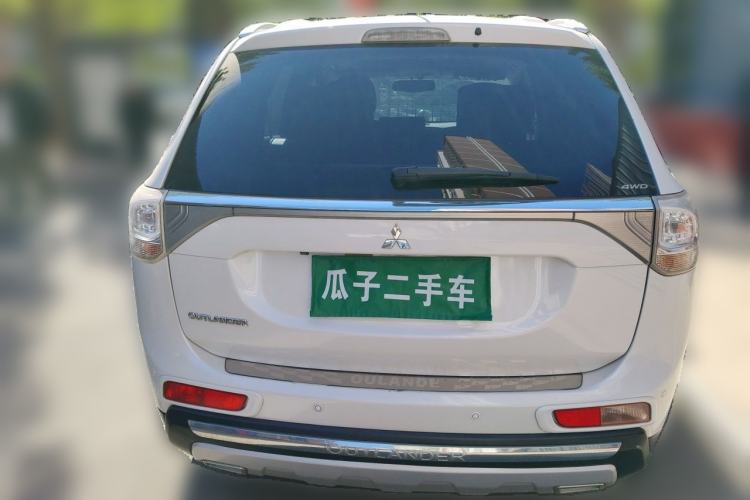Used Mitsubishi Outlander 2014 2.4L 4x4 Deluxe Value Edition 5 Seats Rear