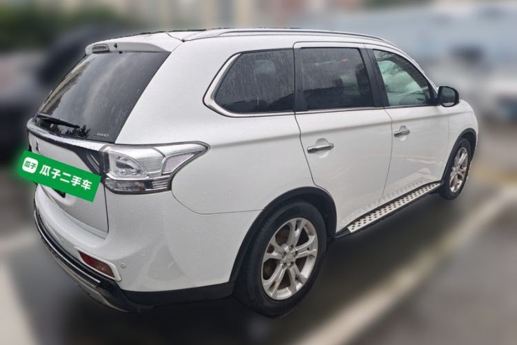 Used Mitsubishi Outlander 2014 2.4L 4x4 Deluxe Value Edition 5 Seats Rear Right 45 Deg