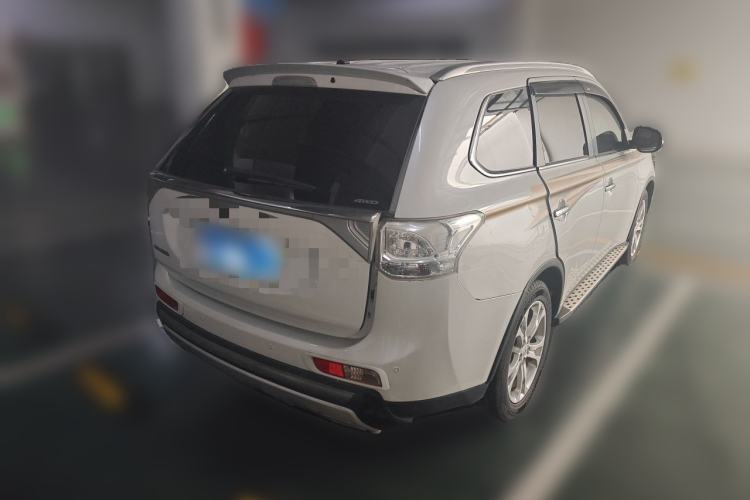 Used Mitsubishi Outlander 2014 2.4L 4x4 Deluxe Value Edition 5 Seats Rear Right 45 Deg