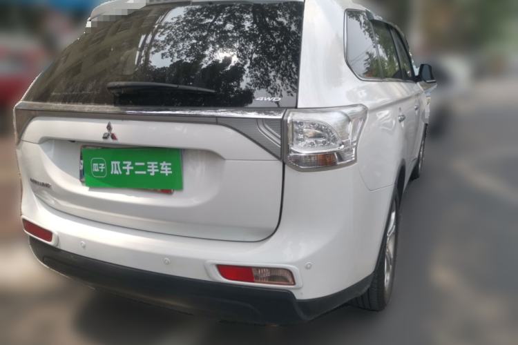 Used Mitsubishi Outlander 2014 2.4L 4x4 Deluxe Value Edition 5 Seats Rear Right 45 Deg