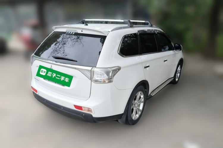 Used Mitsubishi Outlander 2014 2.4L 4x4 Deluxe Value Edition 5 Seats Rear Right 45 Deg