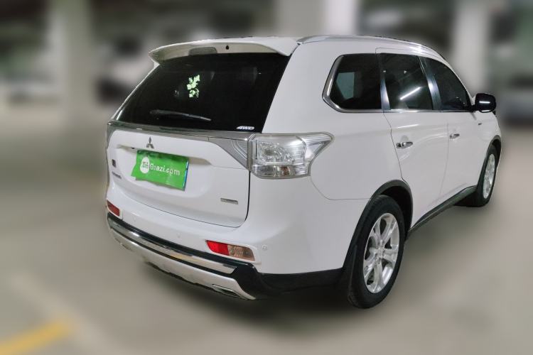 Used Mitsubishi Outlander 2014 2.4L 4x4 Deluxe Value Edition 5 Seats Rear Right 45 Deg
