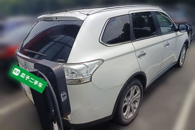 Used Mitsubishi Outlander 2014 2.4L 4x4 Deluxe Value Edition 5 Seats Rear Right 45 Deg