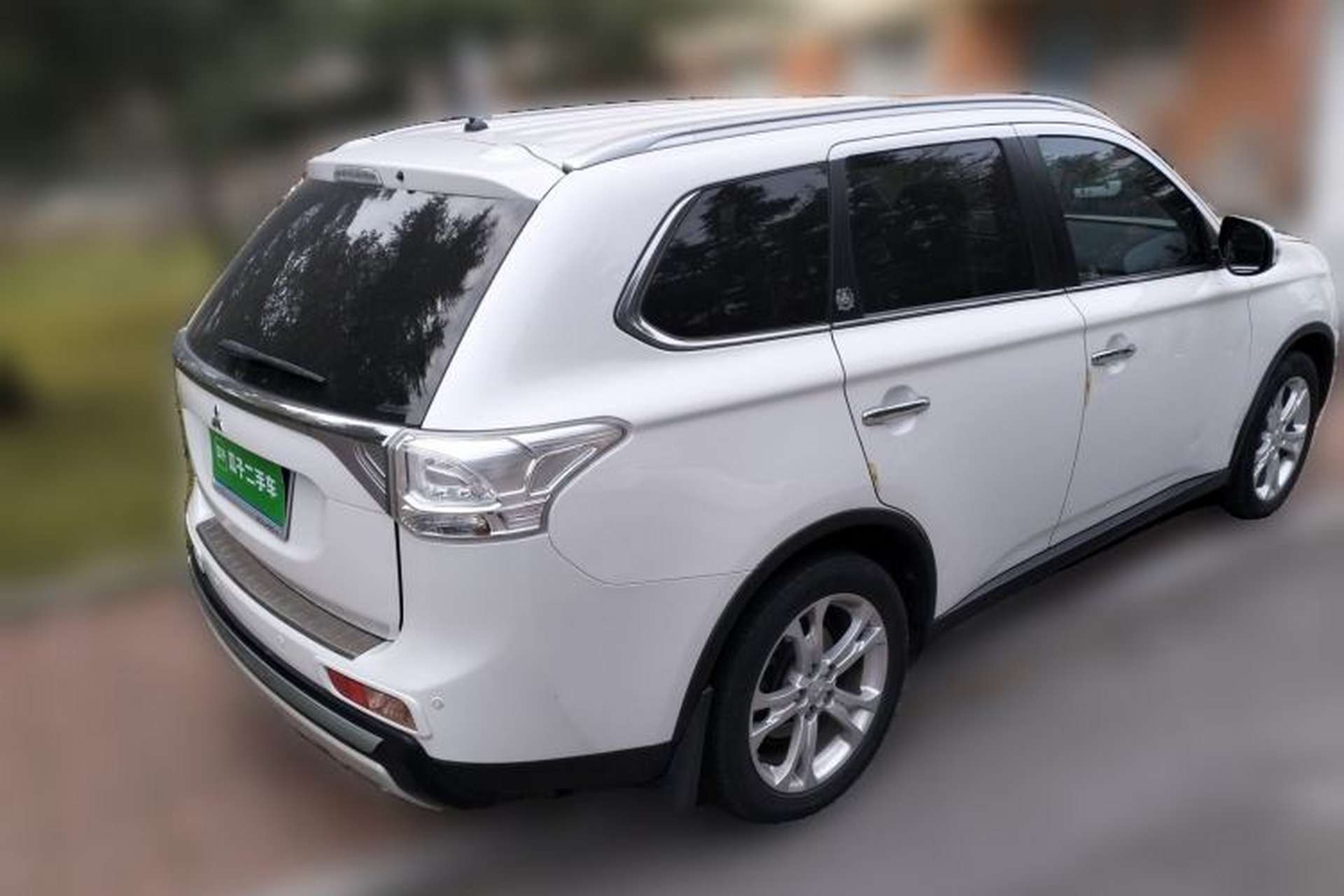 Used Mitsubishi Outlander 2014 2.4L 4x4 Deluxe Value Edition 5 Seats Rear Right 45 Deg