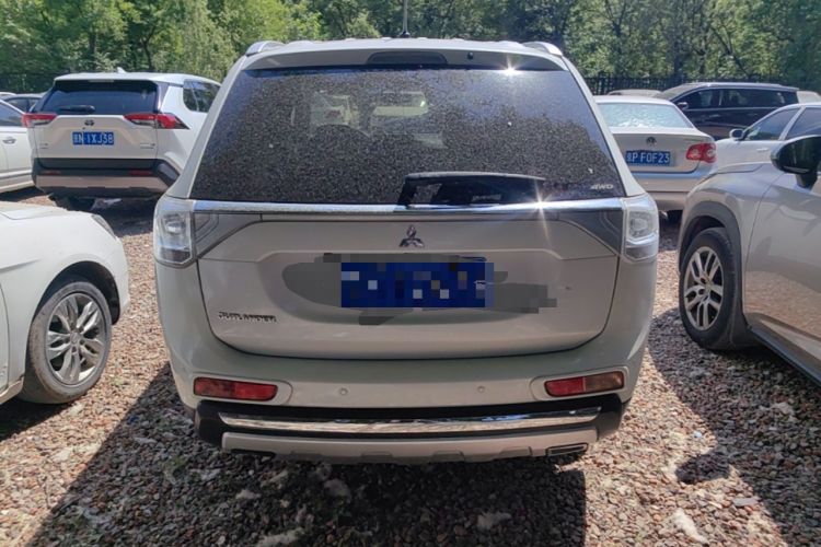 Used Mitsubishi Outlander 2014 2.4L 4x4 Deluxe Value Edition 5 Seats Rear
