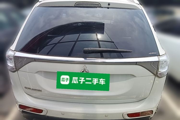 Used Mitsubishi Outlander 2014 2.4L 4x4 Deluxe Value Edition 5 Seats Rear