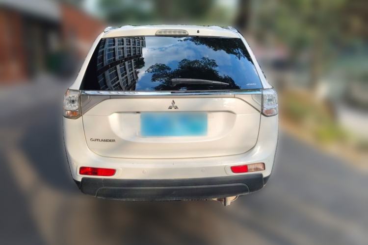 Used Mitsubishi Outlander 2014 2.4L 4x4 Deluxe Value Edition 5 Seats Rear